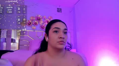Snapshot of stephania_diamond chatting on 03.12.25         online show from 03.12.25