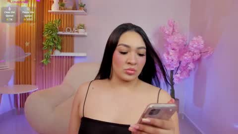 Snapshot of stephania_diamond chatting on 09.16.25         online show from 09.16.25