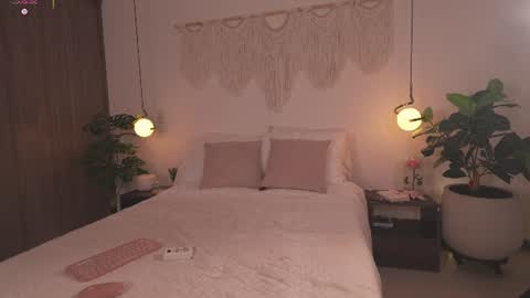 Snapshot of stephania_let chatting on 07.17.26 stephania_let online show from 07.17.26