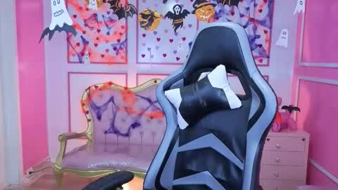 Stephania online show from 10.29.25