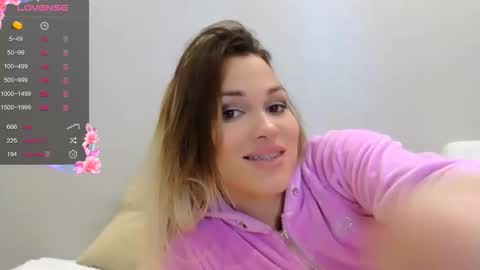 Snapshot of stephany_luxe chatting on 11.30.25 Stephany online show from 11.30.25