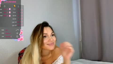 Snapshot of stephany_luxe chatting on 12.03.25 Stephany online show from 12.03.25