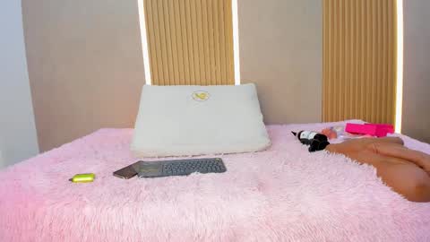 Stephany online show from 10.27.25