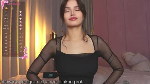 Snapshot of stephaweb chatting on 12.16.25 Anna online show from 12.16.25