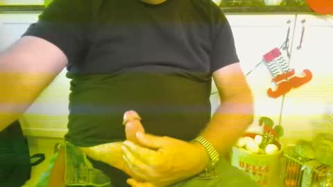 Snapshot of steve093066 chatting on 12.18.25 Steve online show from 12.18.25