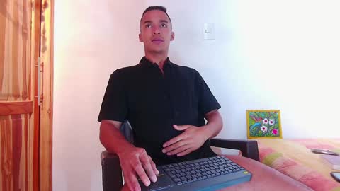 Snapshot of steven_modelo69 chatting on 02.02.25 steven_modelo69 online show from 02.02.25