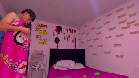 Snapshot of stevenfortaniax chatting on 10.05.25 TANIA-STEVEN online show from 10.05.25