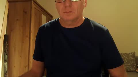 Snapshot of stevessky chatting on 01.16.25 stevessky online show from 01.16.25