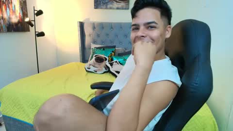 Snapshot of stewart_mateo_ chatting on 10.09.25 stewart online show from 10.09.25