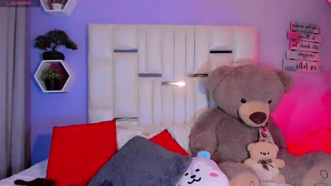 Steisee Reyes online show from 11.02.25