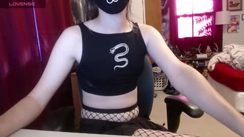 Snapshot of sting_ray111 chatting on 09.28.25 sting_ray111 online show from 09.28.25