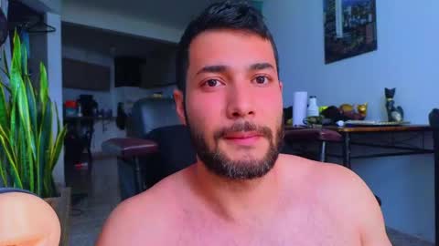 Snapshot of stiven_montiel chatting on 03.18.26 Stiven Montiel online show from 03.18.26