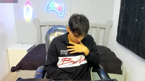 Stiwen online show from 11.15.25