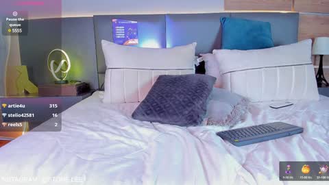 Stone Lee  online show from 01.08.25