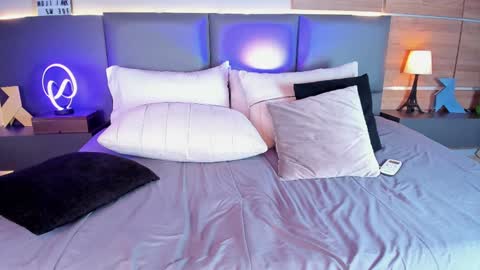 Stone Lee  online show from 02.05.25