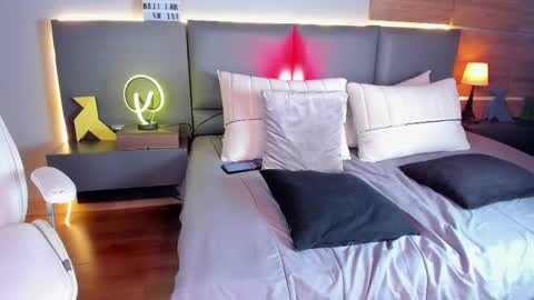 Stone Lee  online show from 02.09.25