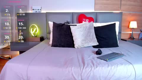 Stone Lee  online show from 02.20.25