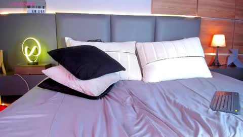 Stone Lee  online show from 02.22.25