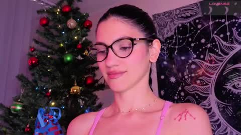 Snapshot of stonned_candy chatting on 12.03.25 Liz online show from 12.03.25