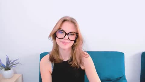 Snapshot of stormigold chatting on 03.09.26 Stormi online show from 03.09.26