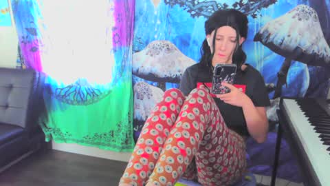 Snapshot of stormythunder chatting on 10.01.25 Stormythunder online show from 10.01.25