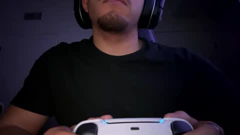 Snapshot of str8dj chatting on 12.19.24 Dj online show from 12.19.24