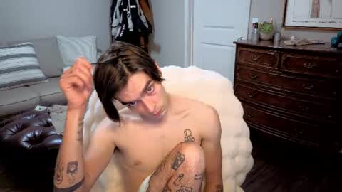 Snapshot of str8whiteboy21 chatting on 06.18.26 str8whiteboy21 online show from 06.18.26