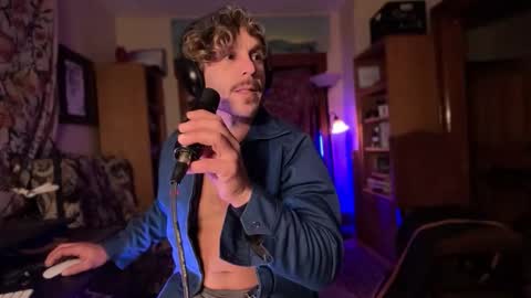 Snapshot of straightishd chatting on 10.30.25 Cowboy Zuhly online show from 10.30.25