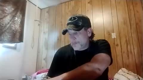 Snapshot of straighttoy chatting on 02.20.25 straighttoy online show from 02.20.25