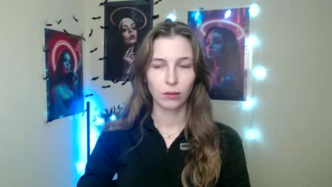 Snapshot of stranger_giirl chatting on 12.17.25 Amalia online show from 12.17.25