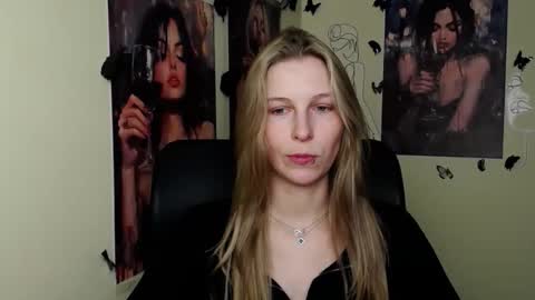 Snapshot of stranger_giirl chatting on 04.23.26 Amalia online show from 04.23.26