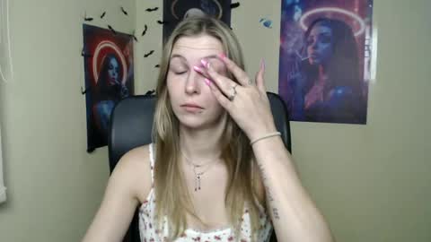 Snapshot of stranger_giirl chatting on 07.12.26 Amalia online show from 07.12.26