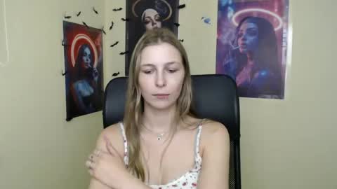 Snapshot of stranger_giirl chatting on 07.14.26 Amalia online show from 07.14.26