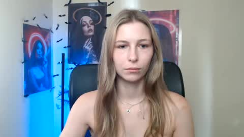 Snapshot of stranger_giirl chatting on 07.20.26 Amalia online show from 07.20.26