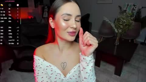 Laura online show from 11.04.25