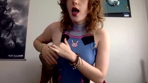 Snapshot of strawb3rrymilkk chatting on 10.01.25 strawb3rrymilkk online show from 10.01.25