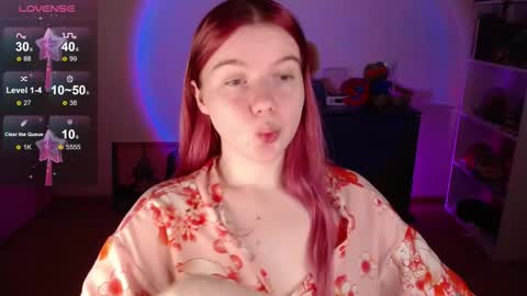 Snapshot of strawberry_juli chatting on 11.02.25 Juli online show from 11.02.25