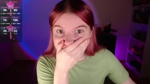 Snapshot of strawberry_juli chatting on 11.22.25 Juli online show from 11.22.25