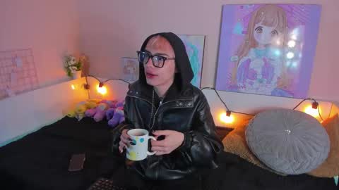 Snapshot of strawberry_kitty_ chatting on 11.03.25 strawberry_kitty_ online show from 11.03.25