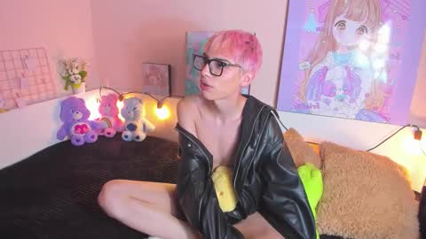 Snapshot of strawberry_kitty_ chatting on 11.05.25 strawberry_kitty_ online show from 11.05.25