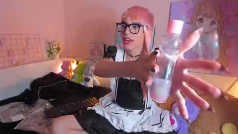 Snapshot of strawberry_kitty_ chatting on 11.06.25 strawberry_kitty_ online show from 11.06.25