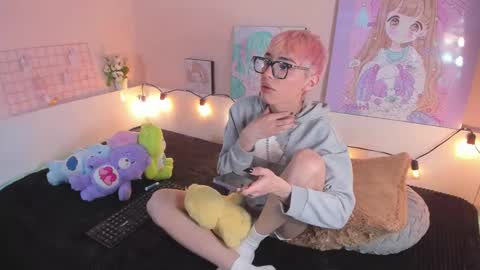 Snapshot of strawberry_kitty_ chatting on 11.09.25 strawberry_kitty_ online show from 11.09.25