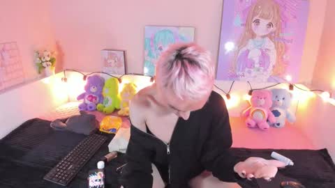 Snapshot of strawberry_kitty_ chatting on 11.15.25 strawberry_kitty_ online show from 11.15.25