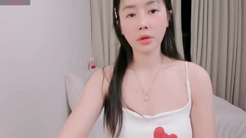 strawberry_loveee online show from 10.08.25