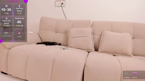 Snapshot of strawberry_ni09 chatting on 11.04.25 strawberry_ni09 online show from 11.04.25