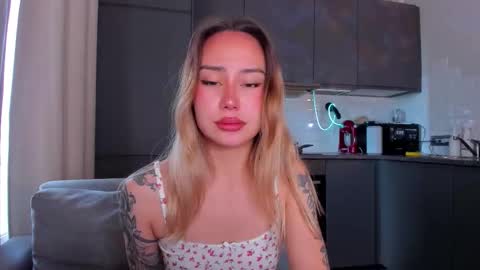 Tati and Lola online show from 10.18.25