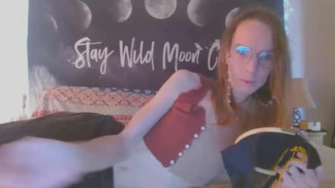 Snapshot of stray_dandelion chatting on 11.12.25 stray_dandelion online show from 11.12.25