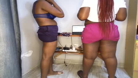 Snapshot of streetlioness chatting on 01.11.26 streetlioness online show from 01.11.26