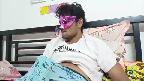 strip_couple_love1 online show from 10.24.25