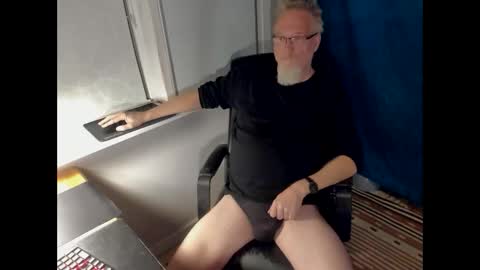 Snapshot of strip_m chatting on 12.19.25 strip_m online show from 12.19.25